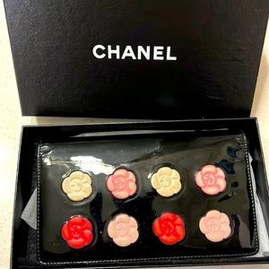 Chanel Camille Flowers 🌸 Black Patent Leather Bifold Wallet.